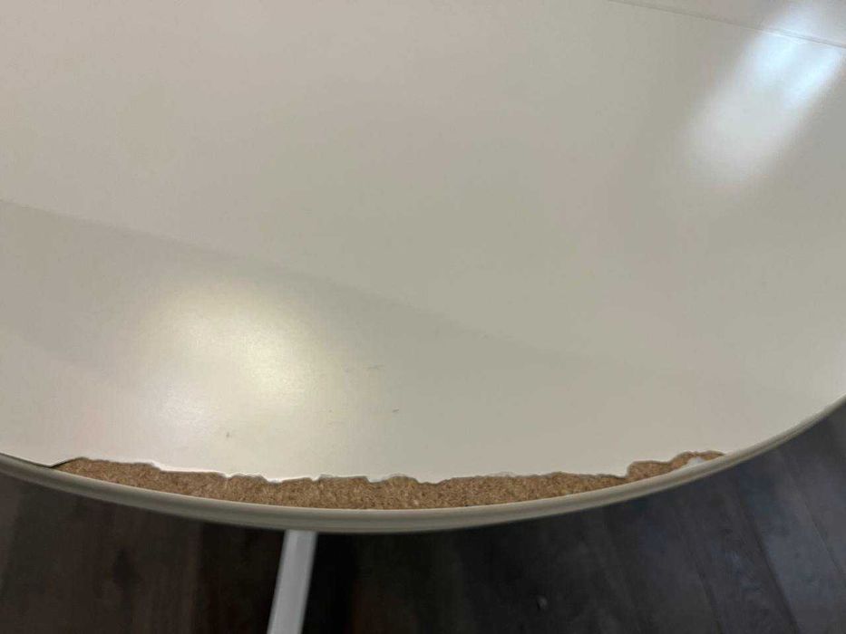 Stół okrądły w stylu rustykalnym