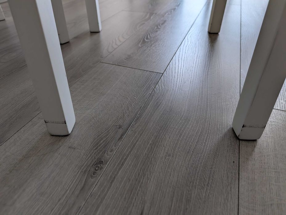 Stół biały + 4 krzesła