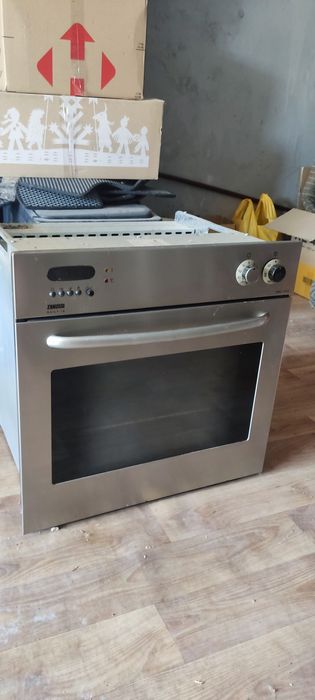 Духовка Zanussi B