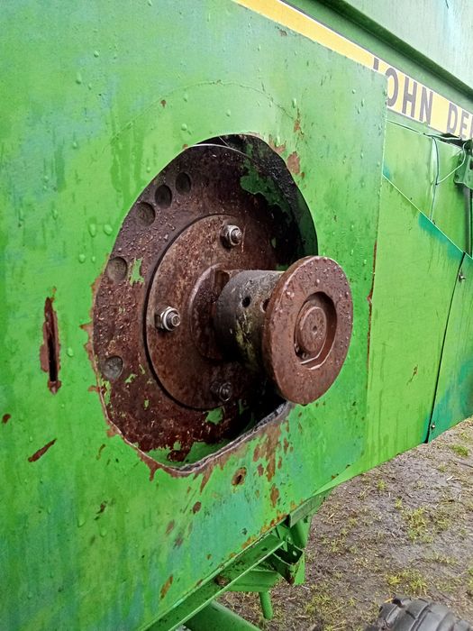 Комбайн зернозбиральний Джон Дір 1052