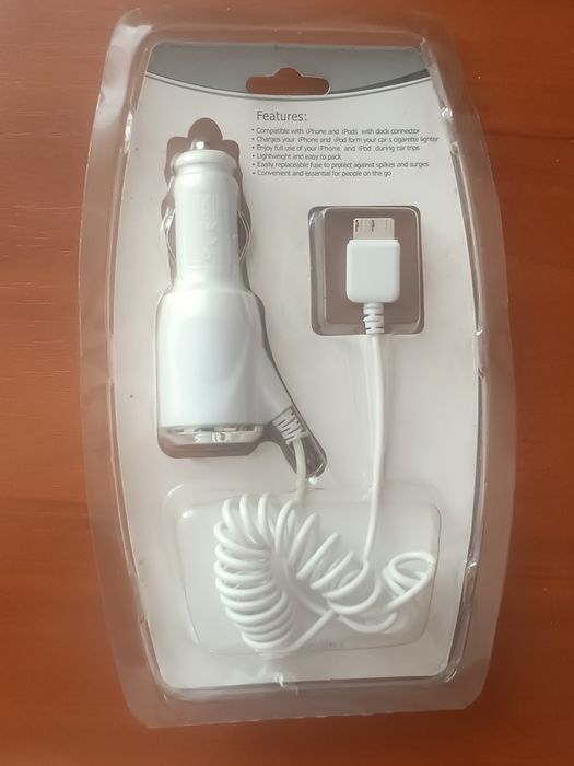 Автомобільна зарядка iPhone/ iPod (30--pin). Нова.