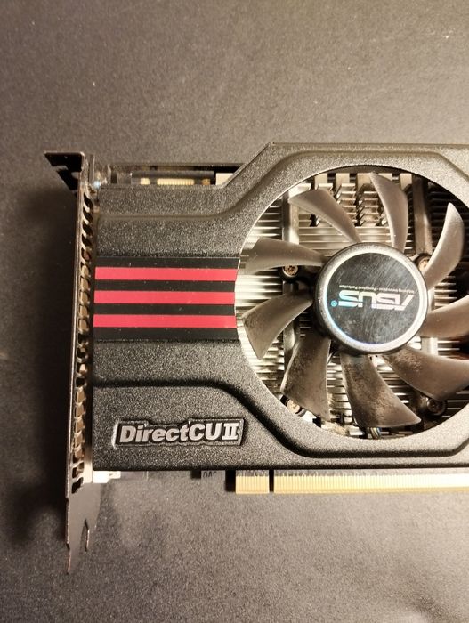 Placa gráfica Asus GTX 560 Direct CU