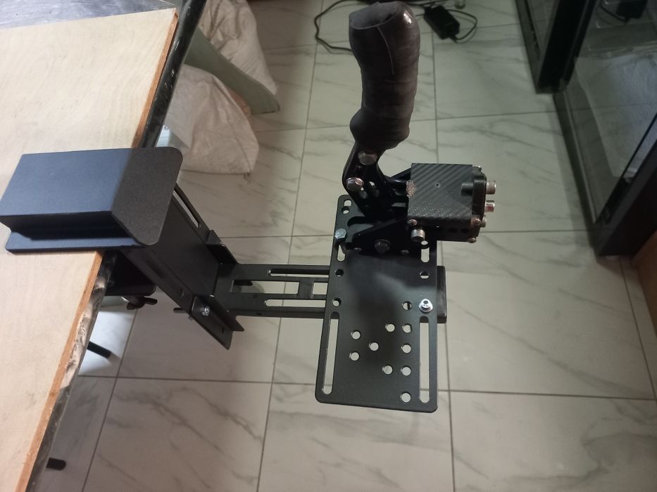 Универсальное крепление для кпп/ручного тормоза logitech,thrustmaster