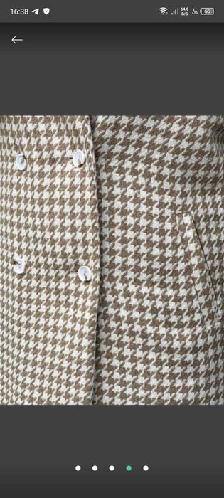 Гарненьке пальто.