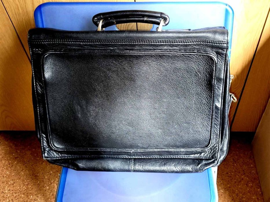 Кожаный портфель дипломат