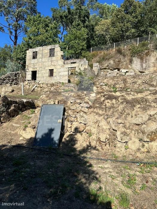 Quintinha com terreno de 4.062 m2 com vistas para o Rio Douro
