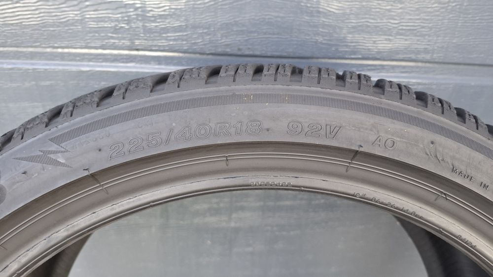 Bridgestone 225/40 R18 Blizzak 6.7 mm 2024