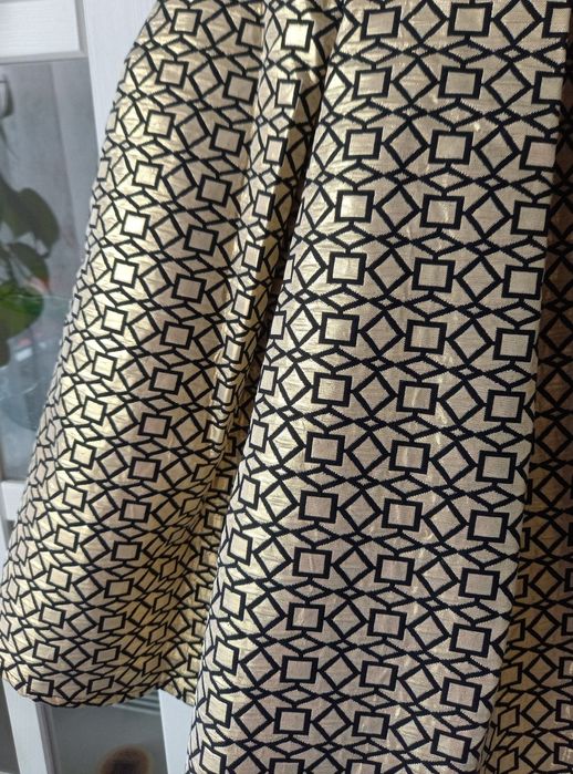 Rozkloszowana złota sukienka S Vinci