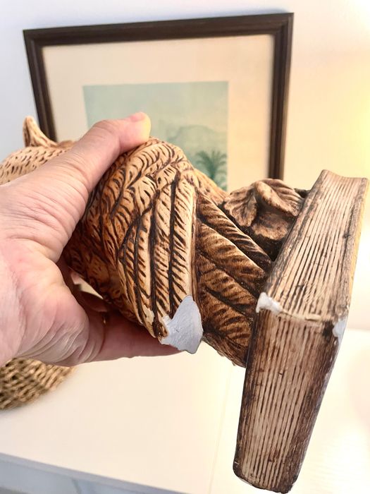 Estatueta em gesso de um Mocho