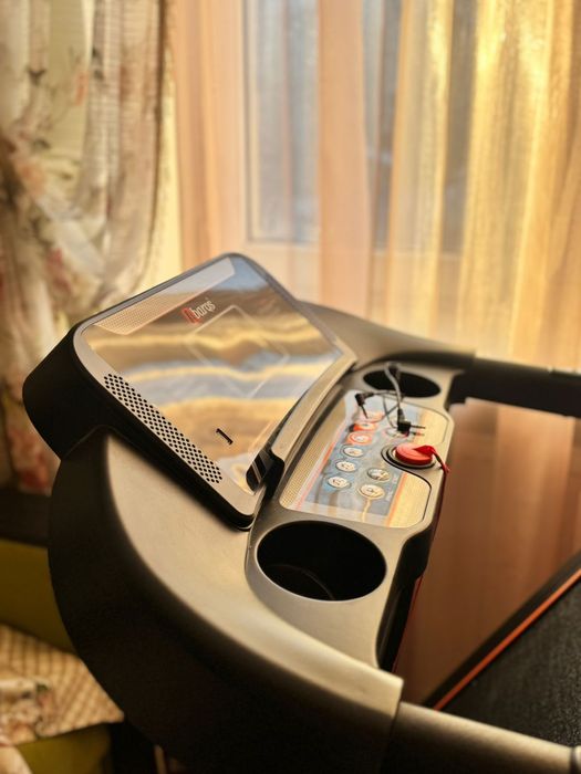 Бігова доріжка, практично нова.