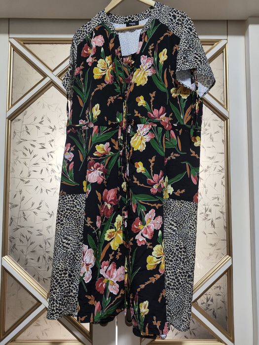 Сукня яскрава дуже гарна