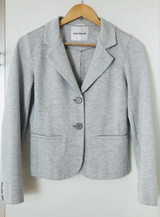 Szary dzianinowy żakiet firmy Paraphase