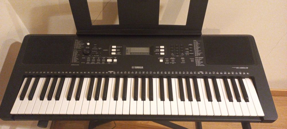 Piano / Teclado Yamaha + Suporte + Banco – Como Novo