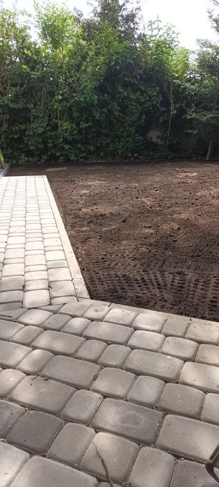 Ręczne roboty ziemne, prace ogrodowe.
