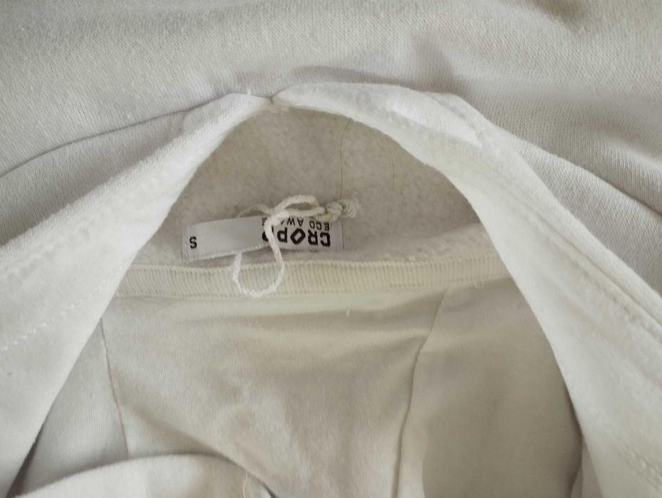 Bluza Cropp s biała z motywami