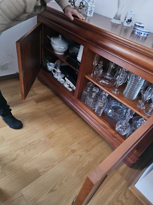 Aparador em madeira maciça Cerejeira