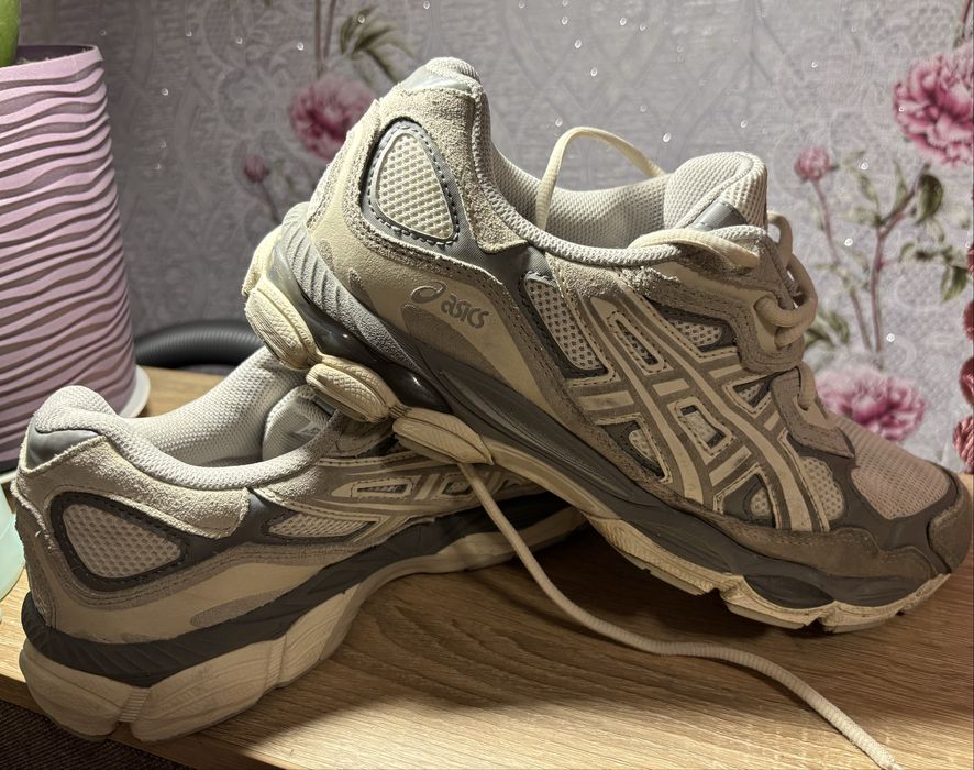 Кросівки  Asics.