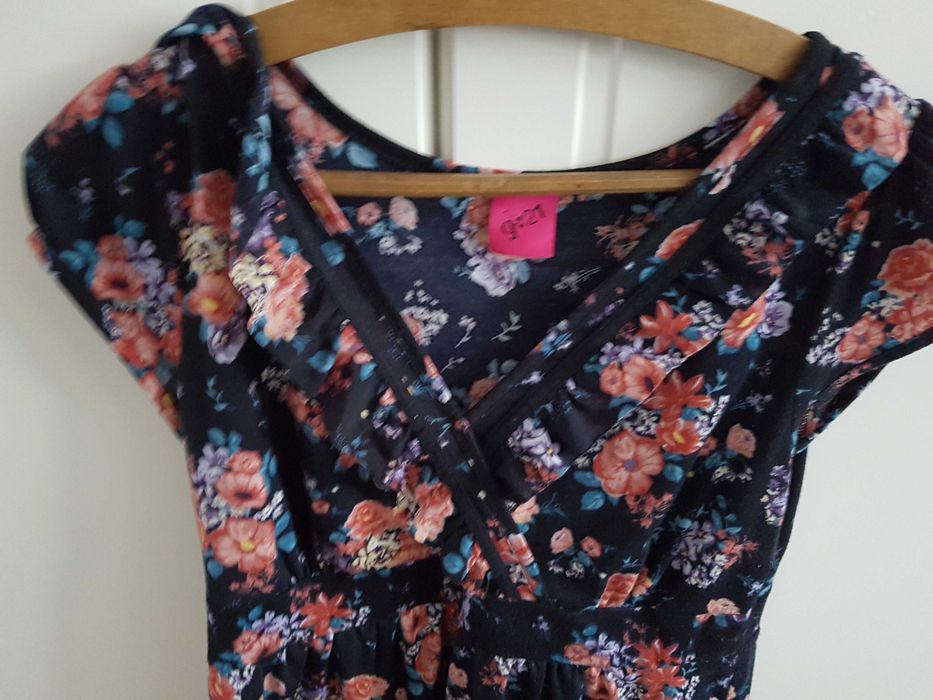 Sukienka w kwiaty, 36