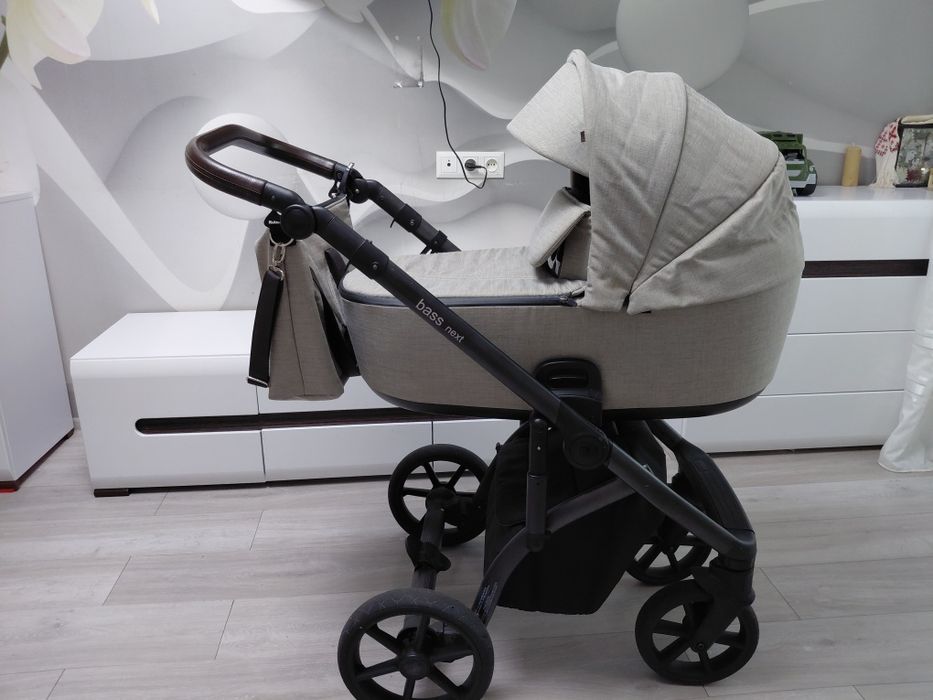 Продам коляску 2 в 1 Roan Bass Next