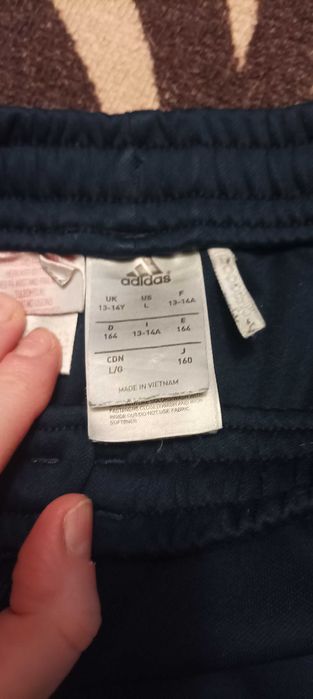 Adidas spodnie dry fit granatowy 164