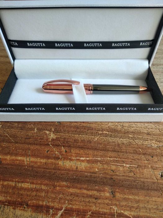 Caneta Baguita Em caixa.