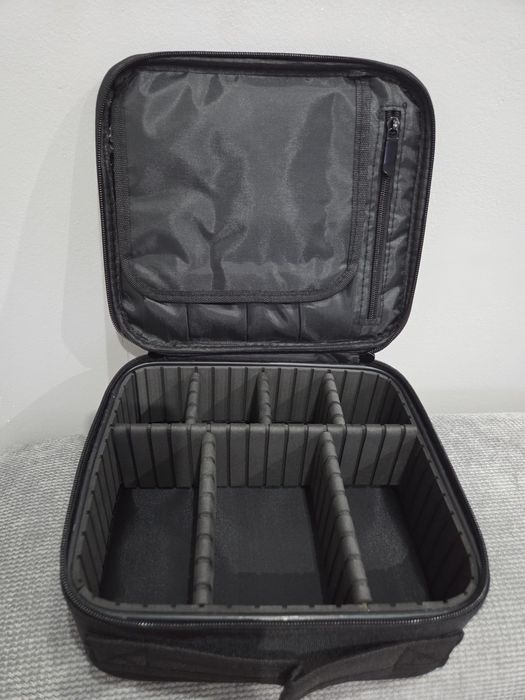 Podróżna kosmetyczka regulowane przegrody kuferek 25x23x9 cm czarna