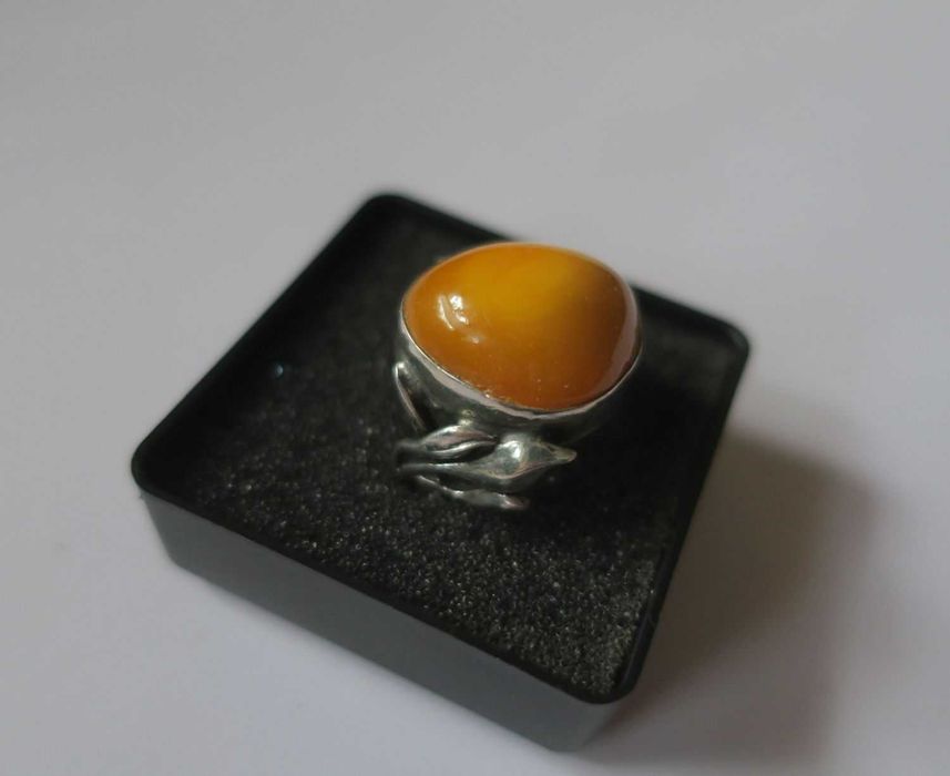 Stary srebrny pierścionek z bursztynem srebro 925