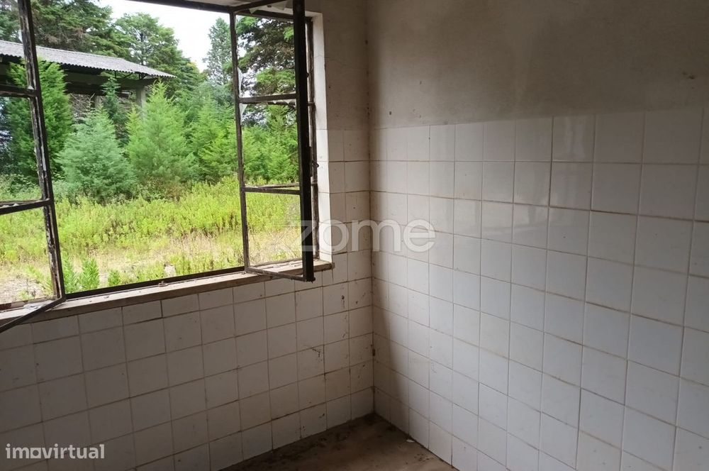 Terreno com Armazem em Monte de Bera-Almalagues