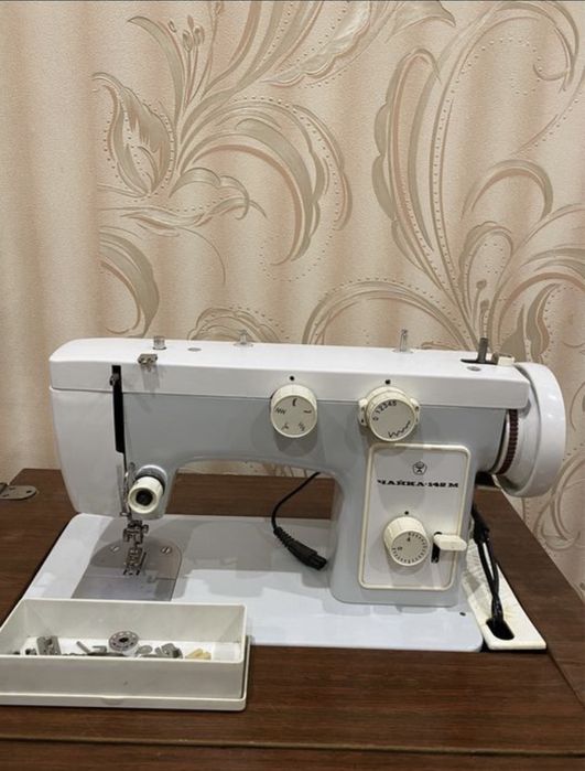 Машинка швейная Чайка с электроприводом