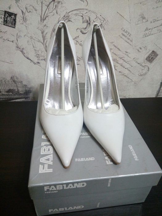 Туфли белые кожаные  36 р.