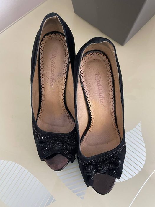 Замшеві туфлі. Туфлі на високих підборах.