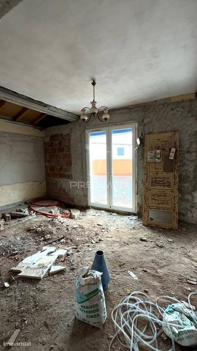 Moradia T3 Em Fase De Acabamento Com Quintal – Excelente Localizaçã...