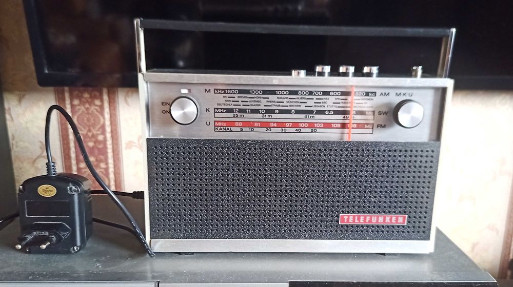 Радіоприймач TELEFUNKEN banjo automatic