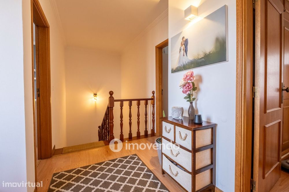 Moradia T3 mobilada e equipada, com garagem e jardim, na Mealhada