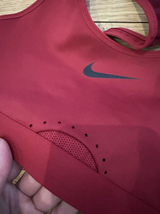 Топ спортивний Nike розмір S