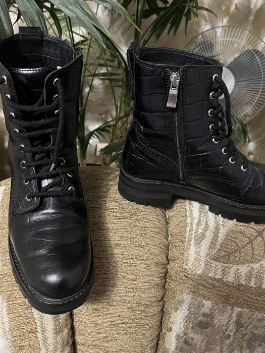 Продам ботінки .