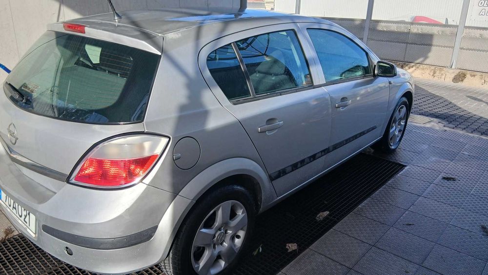 Vendo ou troco pcx ou nmax , Opel Astra H 5p (2004) – Bem Estimado e Económico