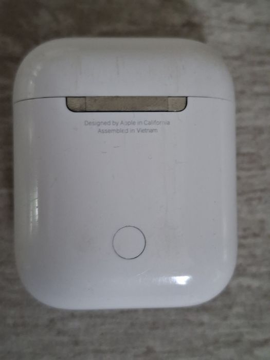 Airpods 2  uszkodzone,  etui działa