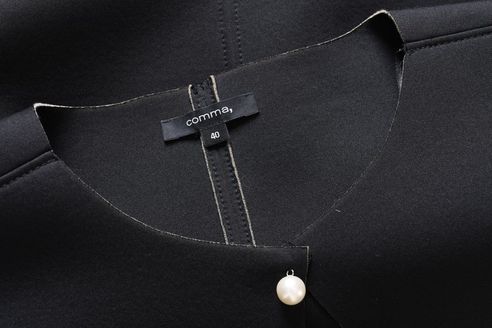 COMMA krótki czarny żakiet pudełkowy z neoprenu bolerko r. 40