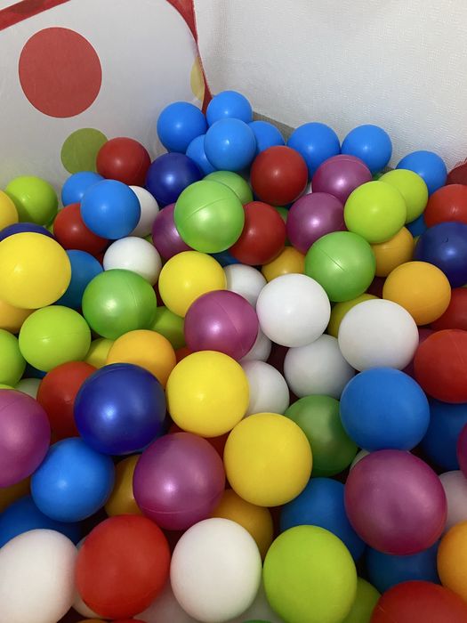 Басейн з кульками