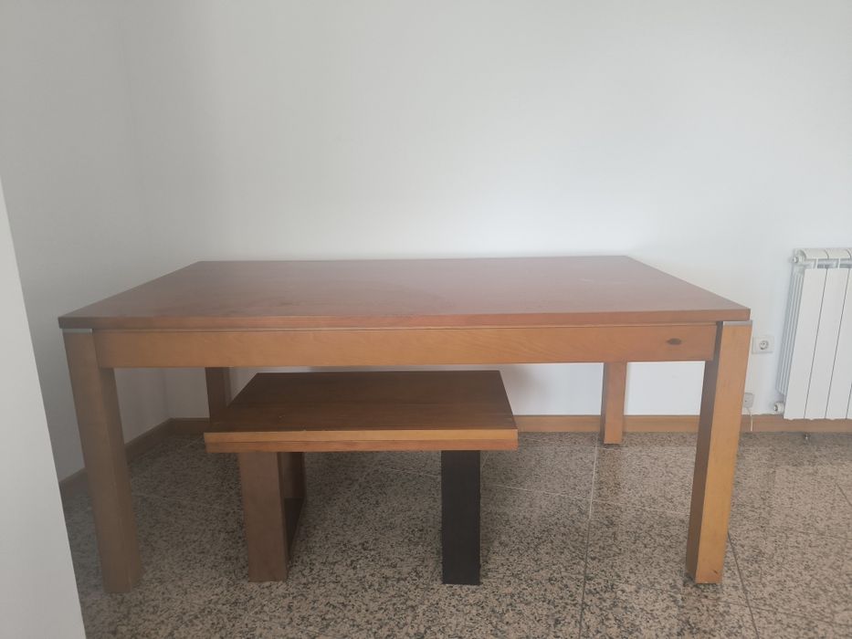 Mesa de sala ( madeira)