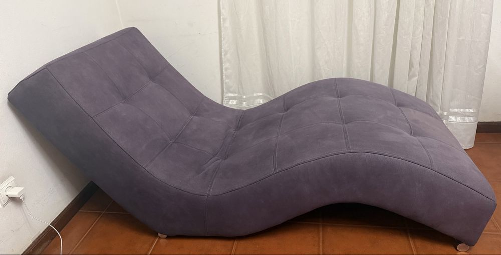 Chaise longue.