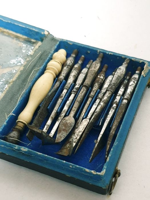 Antigo estojo de conjunto de tratamento dentario Touron Paris