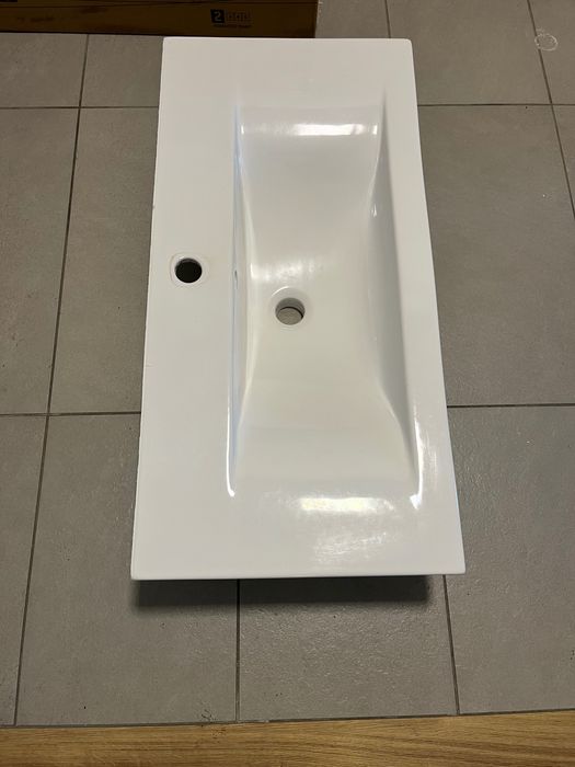 Sprzedam umywalkę 81cmx39cmx17cm stan bardzo dobry