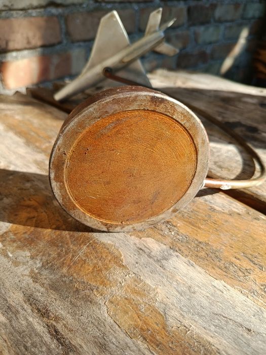 Popielniczka PRL z metalowym samolotem odrzutowym vintage