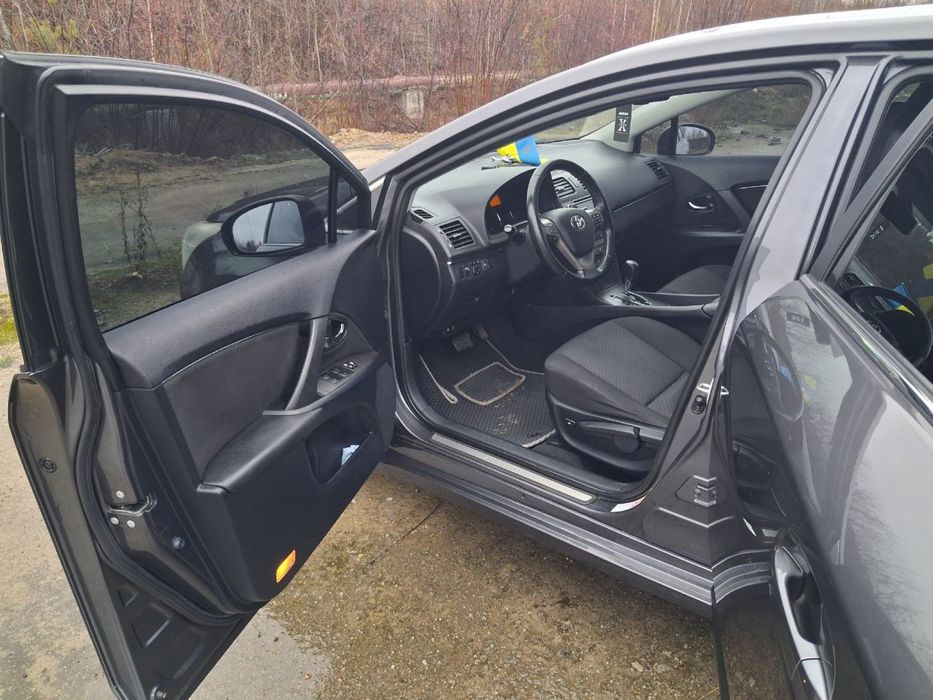 Продам тойота авенсіс