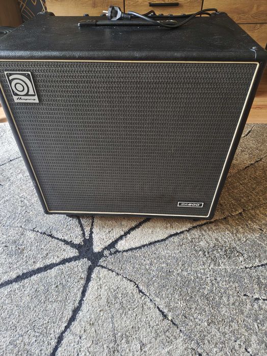 Ampeg BA-600-hybrydowe combo basowe 600W stan idealny