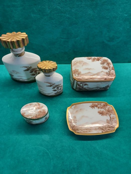 Conjunto de 5 peças de toilete em porcelana