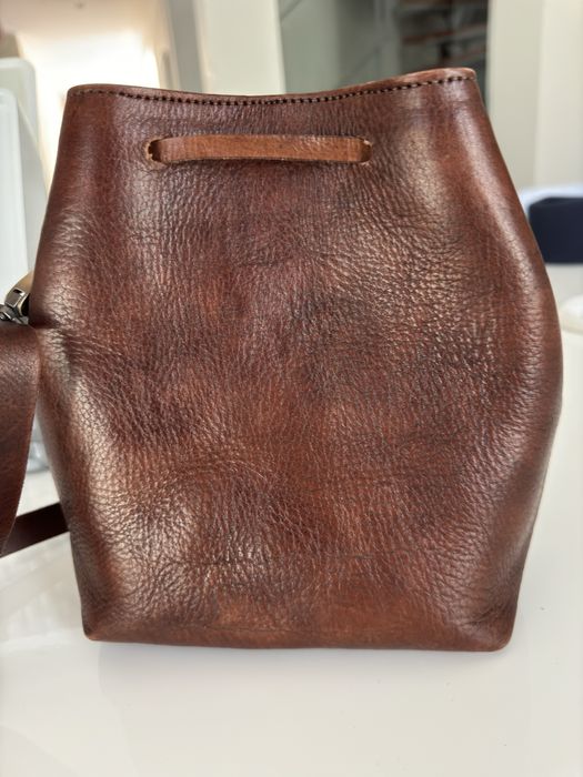 Carteira em pele marroquina nova . Alça ajustavel