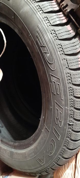 2 opony zimowe Dębica 205 / 55 R16 stan bdb